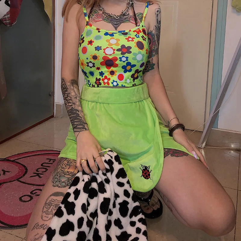 Арцу с симпатичным рисунком Зеленый топ на бретельках цветочным принтом нижнее