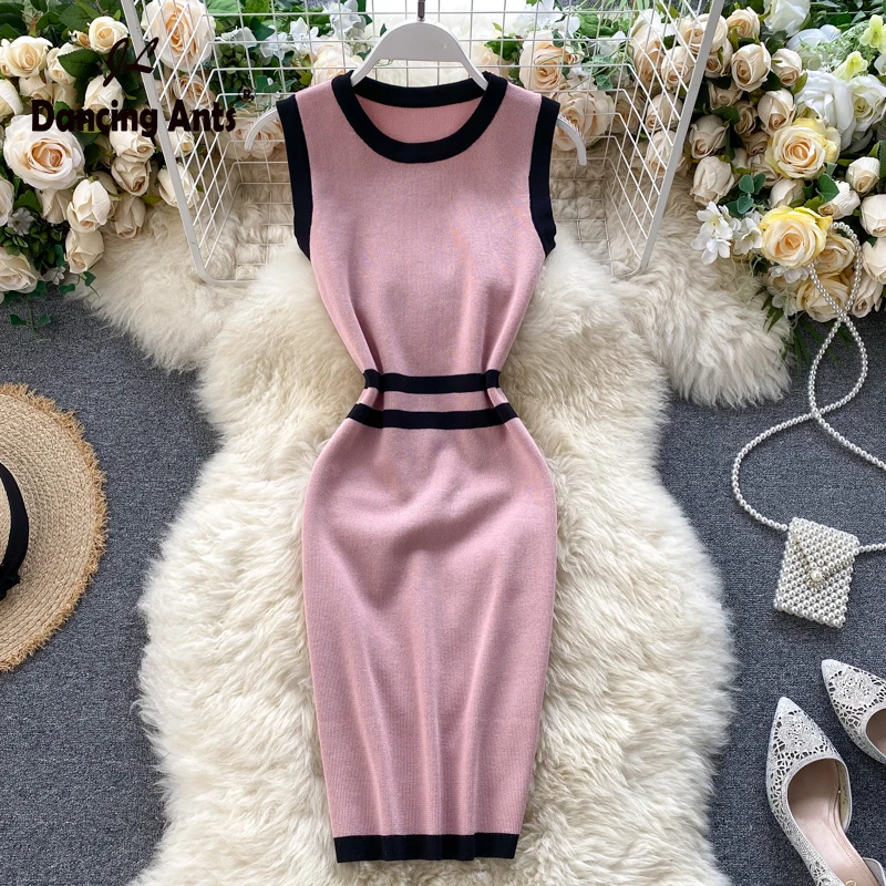 Женское летнее платье без рукавов облегающее пикантное с круглым вырезом