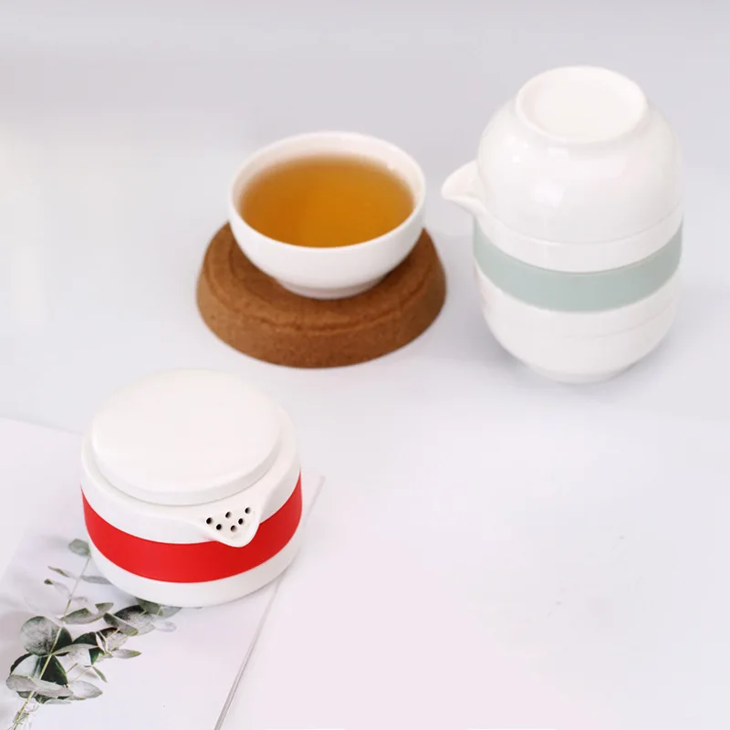 

Chinese Kung Fu Ceramic Teapot Cup Coffee Cup Gift Travel Portable Tea Set, very suitable for use in the office or living room.