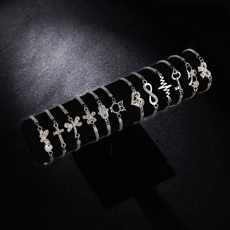 Браслет женский с инкрустацией Фианитами модное украшение подвесками в виде