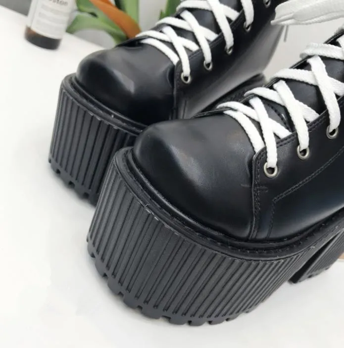 

2019 New Ankle Shoes Women Lacing Motorcycle Boots Square Heels Casual Shoes Autumn Platform Heels Leather Short Boots