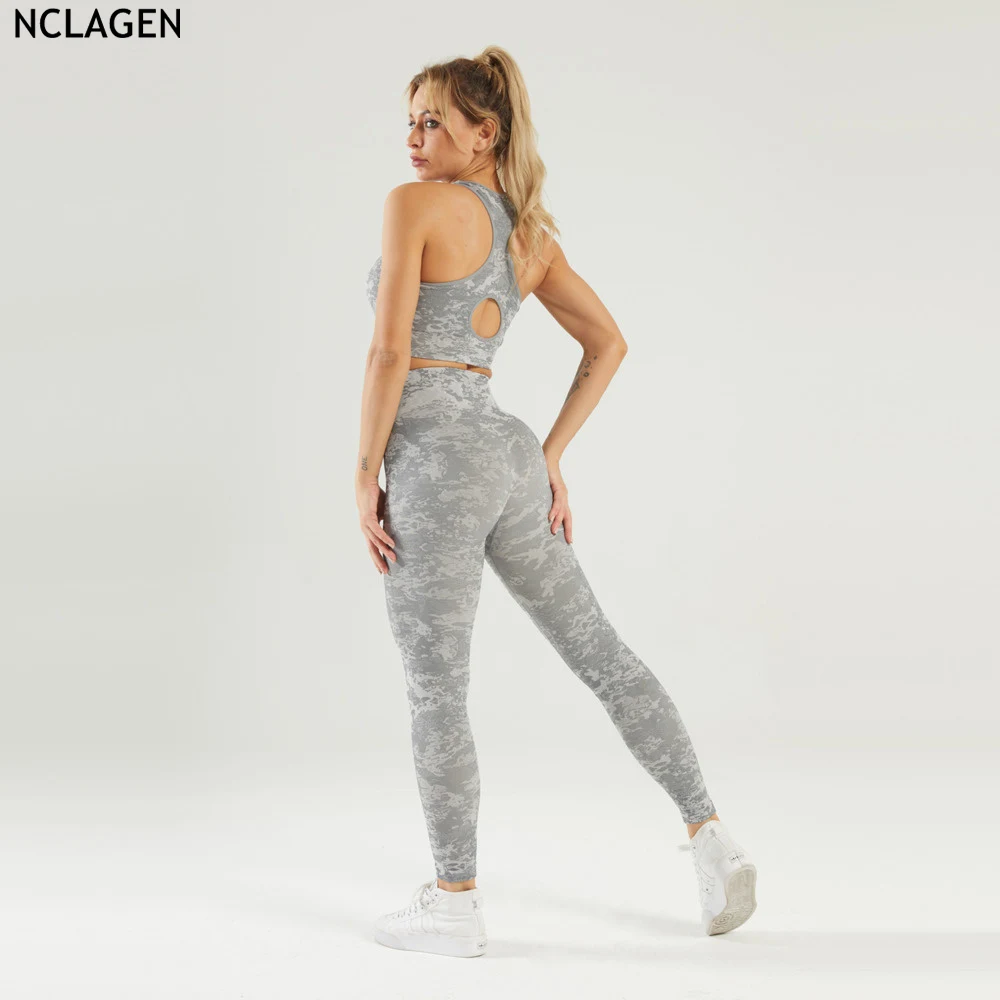 

Костюм для йоги тренажерного зала для женщин комплект из 2 частей для Спортивная бесшовная высокая эластичность Спортивный бюстгальтер; Майка без рукавов; Камуфляжные штаны; Штаны для детей хлопковые колготки Фитнес спортивный костюм