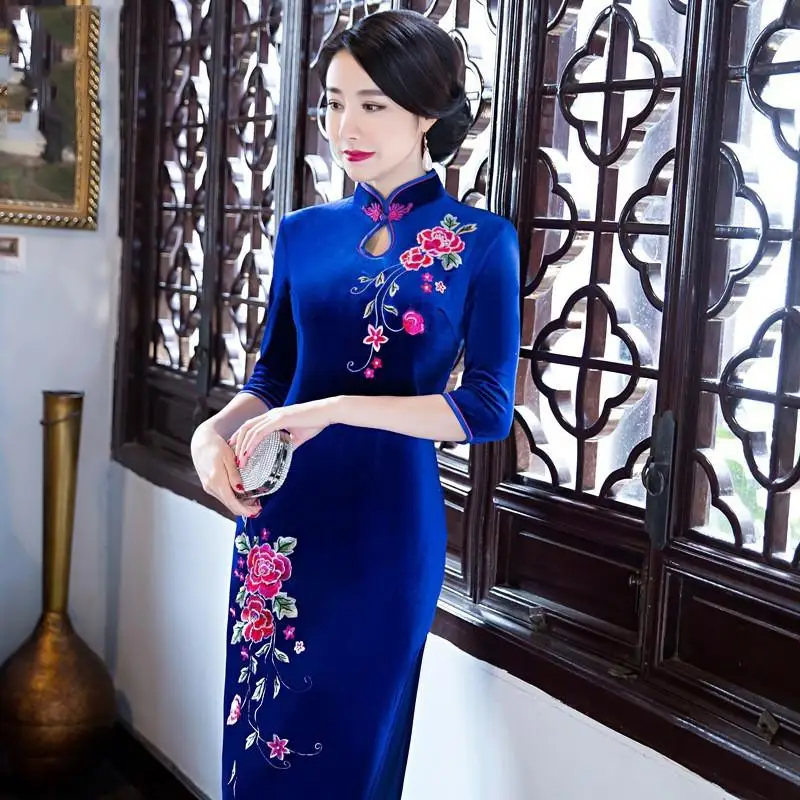 Изысканная вышивка цветок для женщин Qipao зима теплый бархат Cheongsam классический элегантный тонкий длинное китайское платье размера плюс - Цвет: Blue