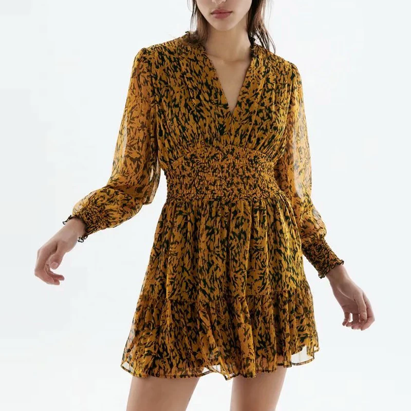 

Платье-мини ТРАПЕЦИЕВИДНОЕ с V-образным вырезом и длинным рукавом