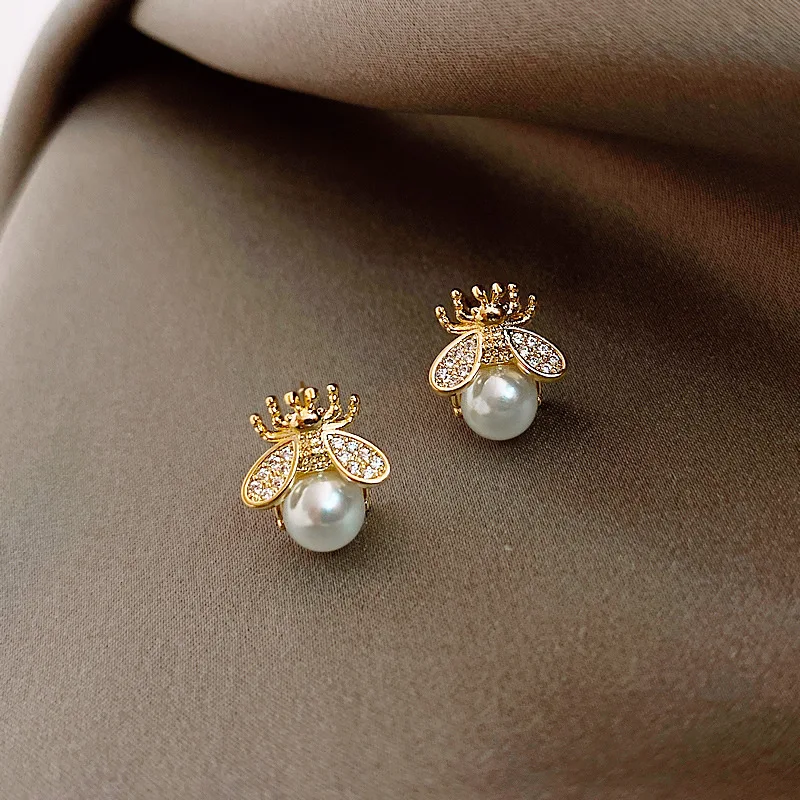 

2021 New Exquisite Crystal Honey Bee Pearl Earrings Fashion Temperament Versatile Small Push-back Stud Earrings Ladies Jewelry