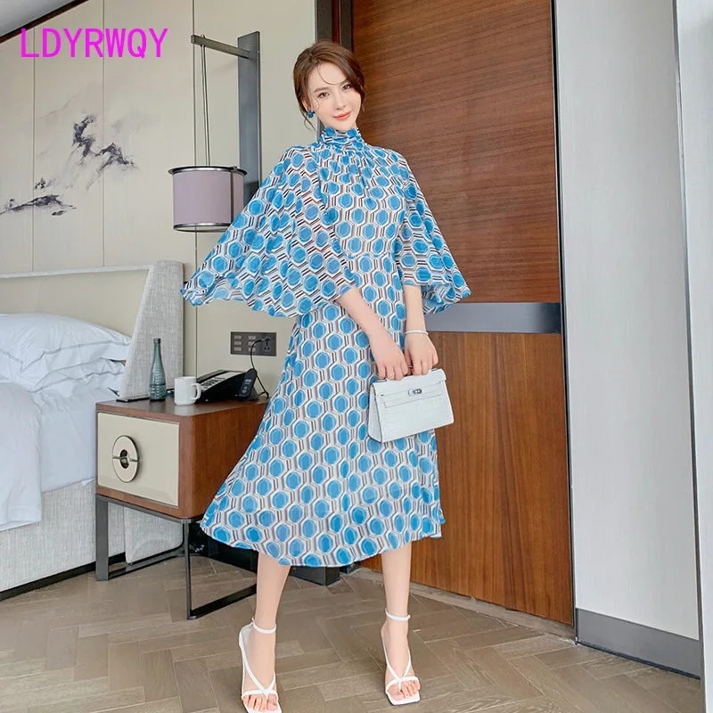 

2021 European station temperament light cooked wind cloak-style loose butterfly sleeve lace holiday dress