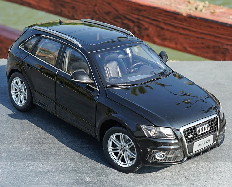 1:18 AUDI Q5 SUV литой автомобиль из сплава игрушки для детей рождественские подарки