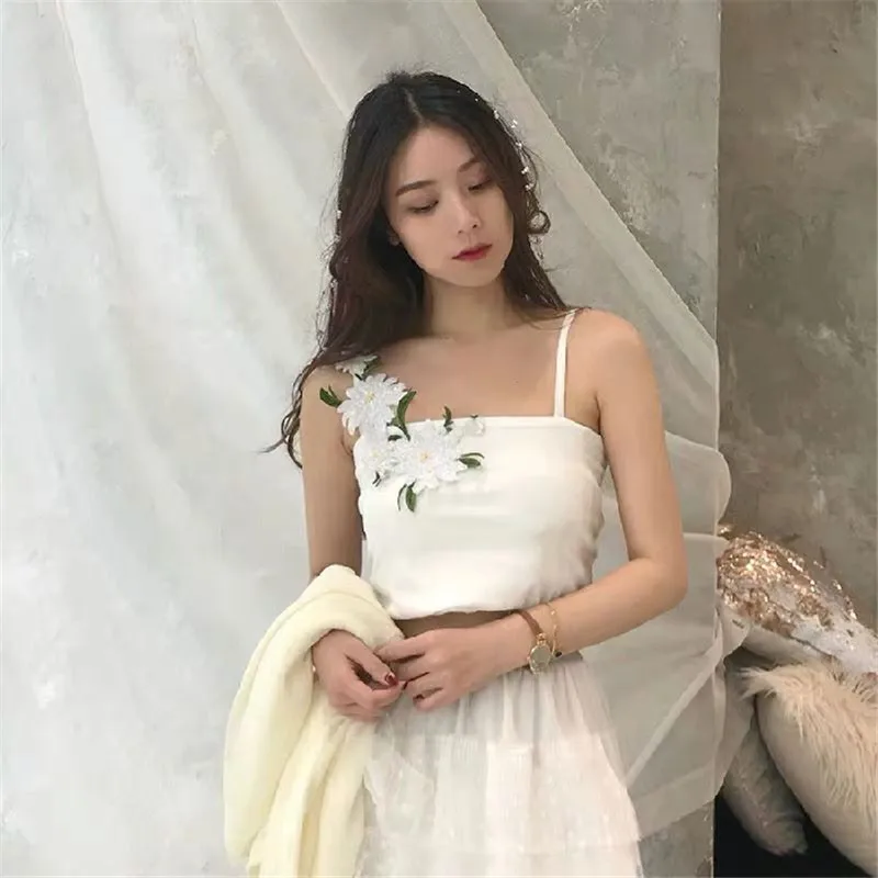 

Милые элегантные женские топы, короткие белые топы на тонких бретелях с цветочной аппликацией, лидер продаж 2020