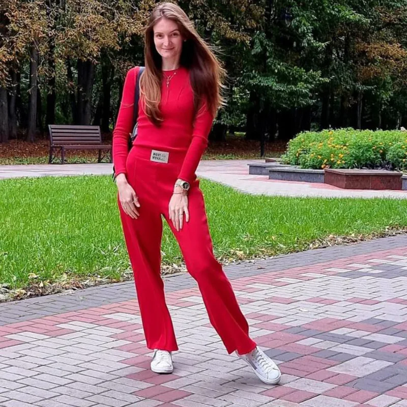 

Новинка Зима 2021 Женская модная Однотонная футболка в евро-американском стиле с круглым вырезом и длинными рукавами приталенный прямой брюч...