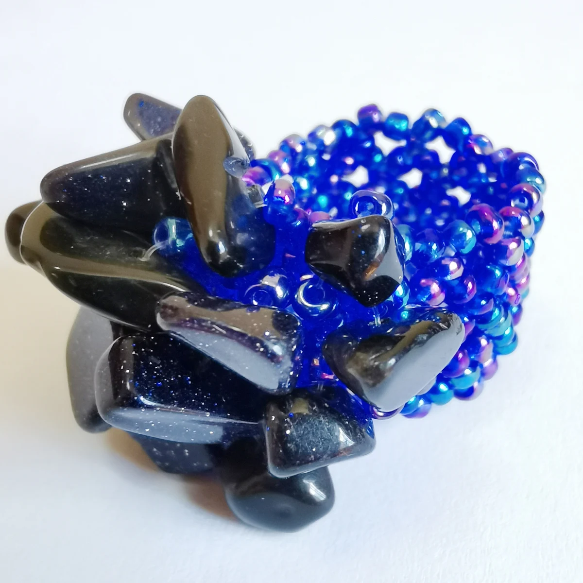 Женское эластичное кольцо с голубым песочным камнем размер 8-9 ювелирное изделие