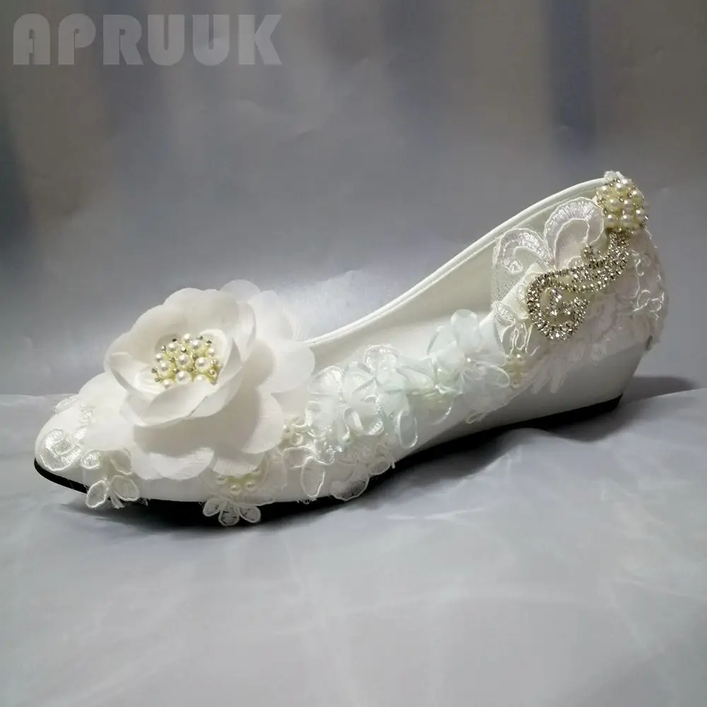 Низкий уровень 3 см туфли на танкетке и высоком каблуке цвета: белый кружевное