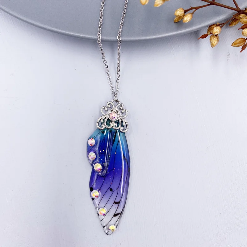 

Handmade Fairy Grandient Resin Butterfly Necklaces for Women Femme Clear Gold Color Metal Shiny Rhinestones Chokers Necklace