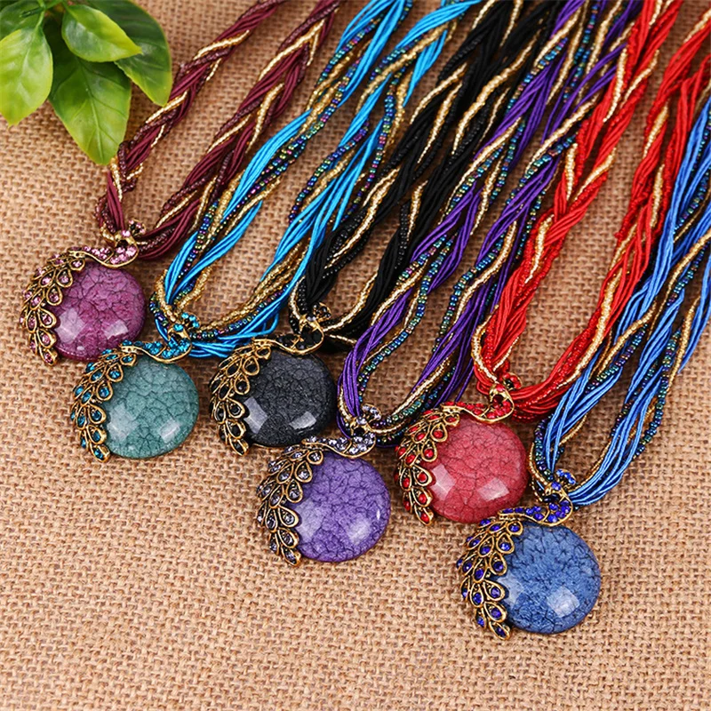 Женское колье-чокер ручной работы с подвеской из натурального камня