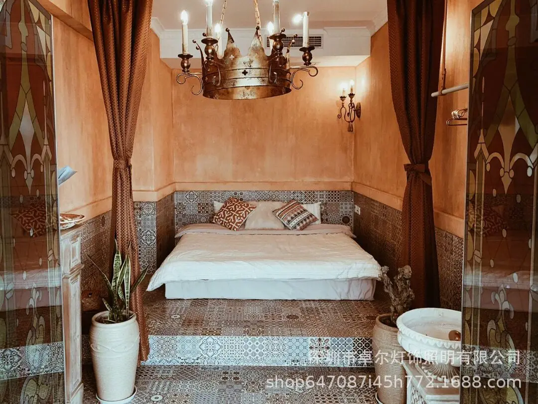 

French creative personality living room bedroom princess room crown chandelier American palace iron made old balcony chandelier