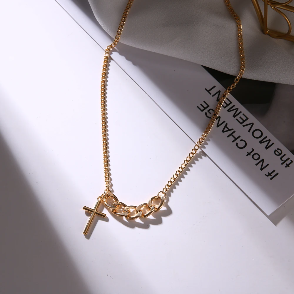 Женское колье-чокер в стиле панк с надписями разнослойное Золотое вечерние