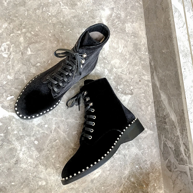Женские зимние ботильоны с заклепками черные ботинки из натуральной кожи на