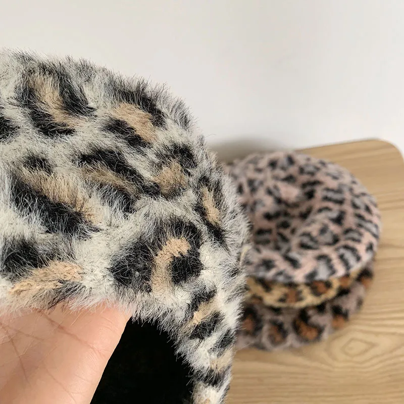 

2019 Autumn Winter Women Faux Fur Berets 4 Colors Leopard Luxury Beret Hat Chic Fashion All Match Cap Fluffy Warm Europe Street