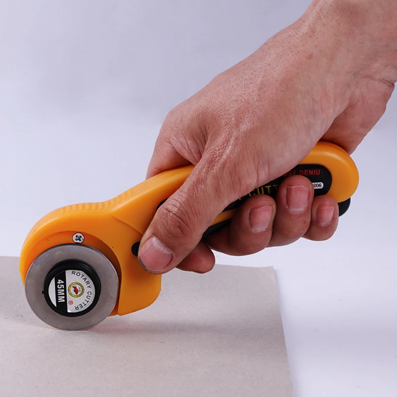 

45mm Sewing Fabric Leather Quilting Scrapbooking Contour Rotary Cutter Round Cutting Knife Scissors with Can Replace Spare Blade
