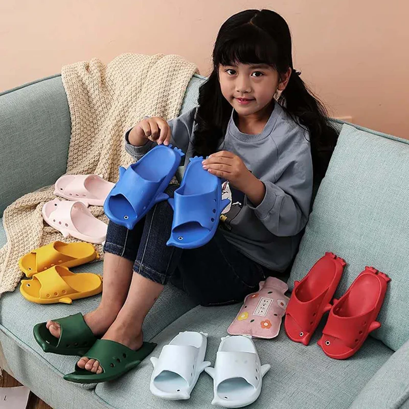 

Children Slippers Summer Beach Slippers Kids Sneakers Lightweight Kids Sandals Outdoor Boys and Girls Water Shoes