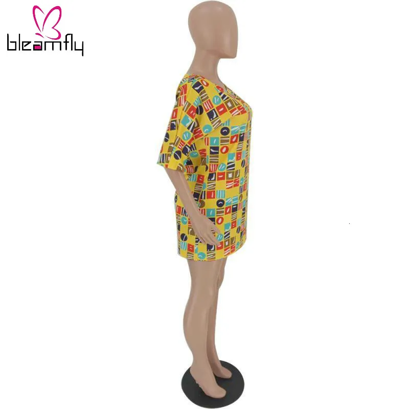 Осеннее женское платье с коротким рукавом и буквенным принтом облегающее мини