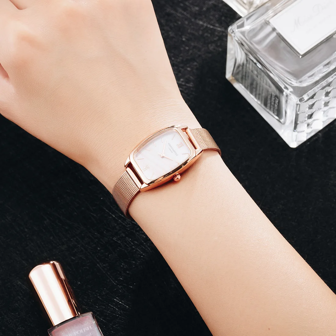 

2021 Fashion Trend Women's Casual Mesh Strap Watch Rectangular Marble Dial Trendy Watch