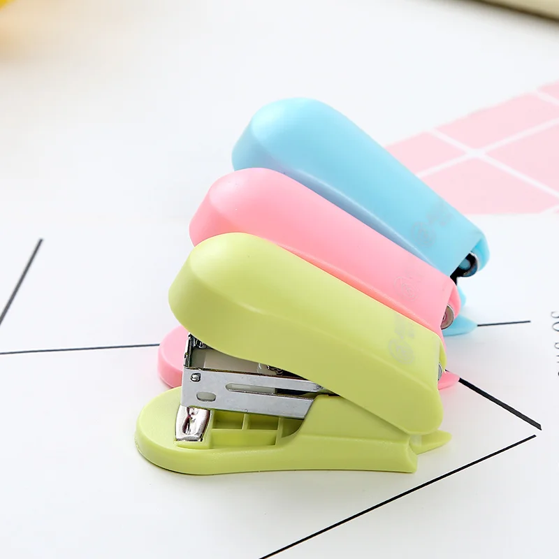

Plastic Mini Stapler Creative Stationery Cute Free Staplers Simple Mini Portable Office Binding Supplies Primary School Prize