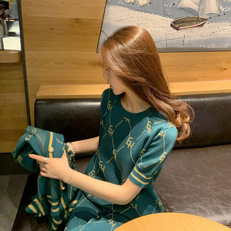 

Knitting suit 2021 new women's spring with foreign style shows high leisure and fashion temperamentsanjian