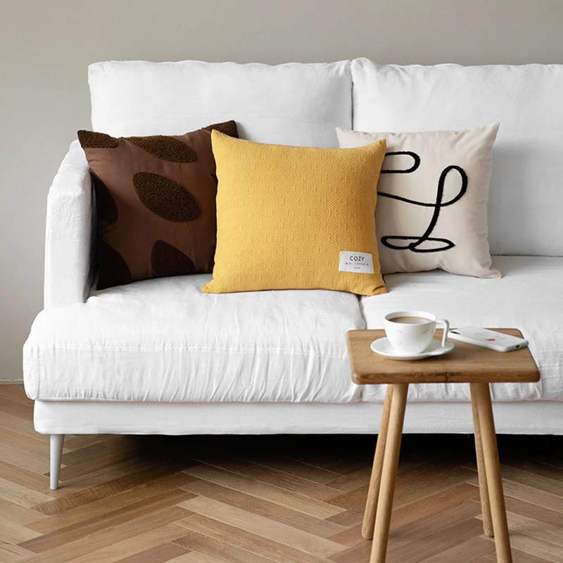 Мягкая подушка чехол хлопковая с пушистой вышивкой для телефона декоративный