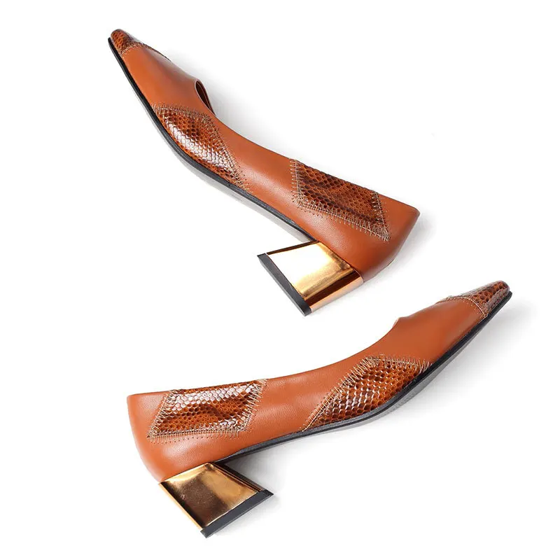 Новинка комбинированные туфли на низком каблуке женские коричневые высоком с