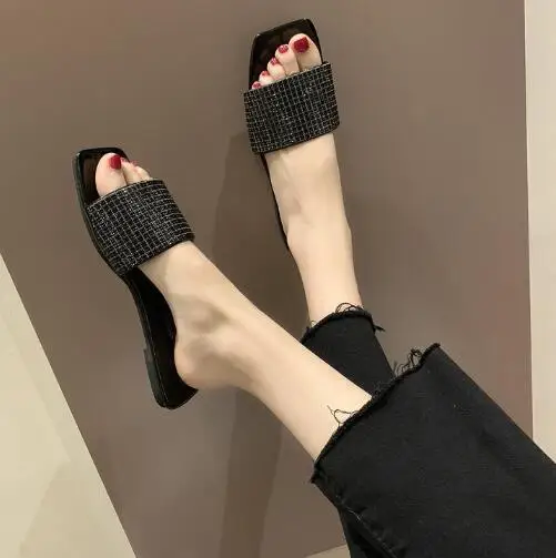 Летние модные новые женские тапочки Модные шлепанцы на плоской подошве Красные