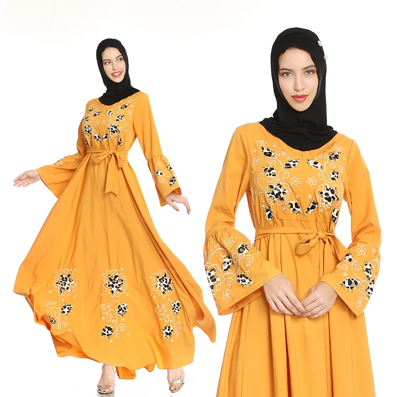

2021 Summer Middle East Dubai Arab Muslim Women's Embroidered Bell Sleeve Dress Retro A-line Slim Robe
