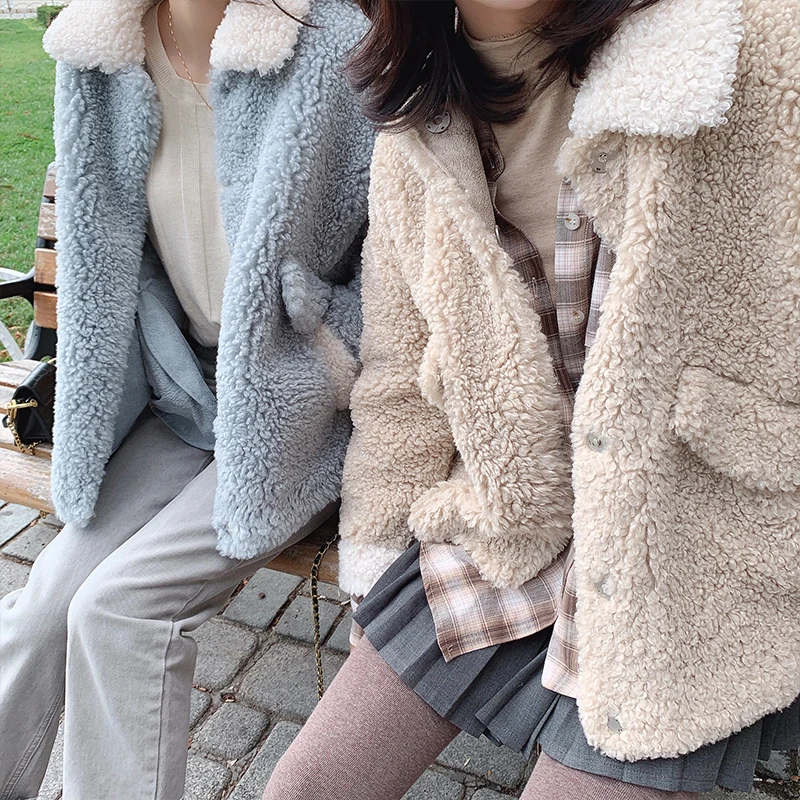 Женское пальто с отворотом MISHOW однотонное однобортное Прямое густым мехом на