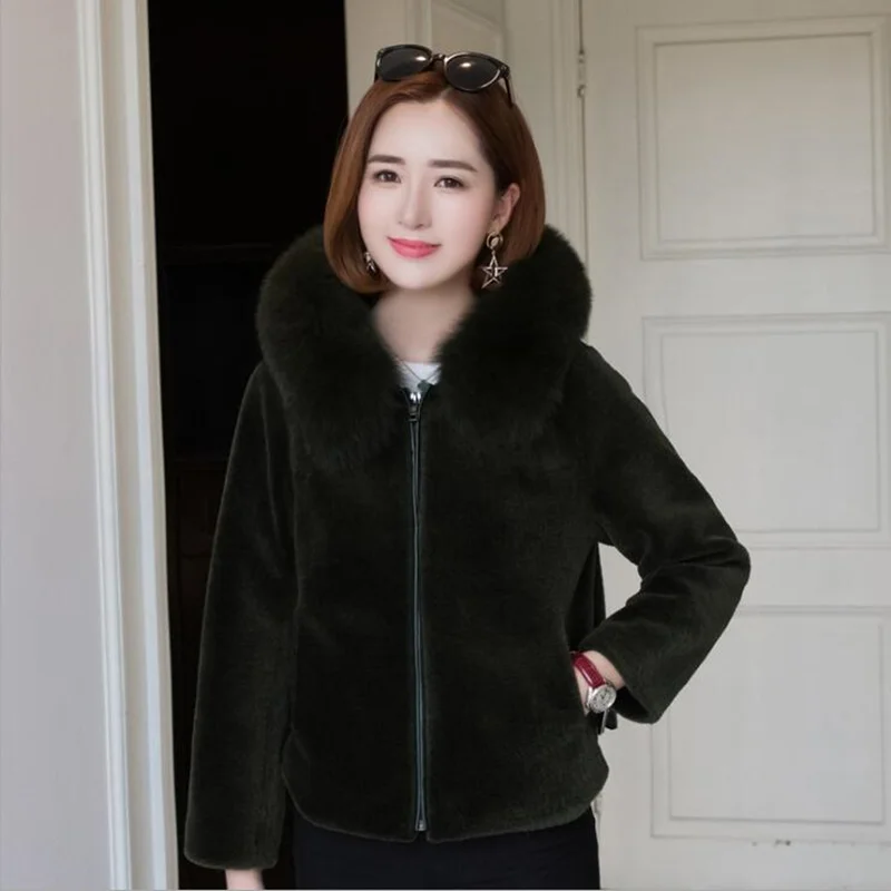 

Red Luxury Wool Natural Coat Sheep Shearing Fur Jacket 2021 Winter Women Fashion Real Fox Fur Hooded short Coats Outwear