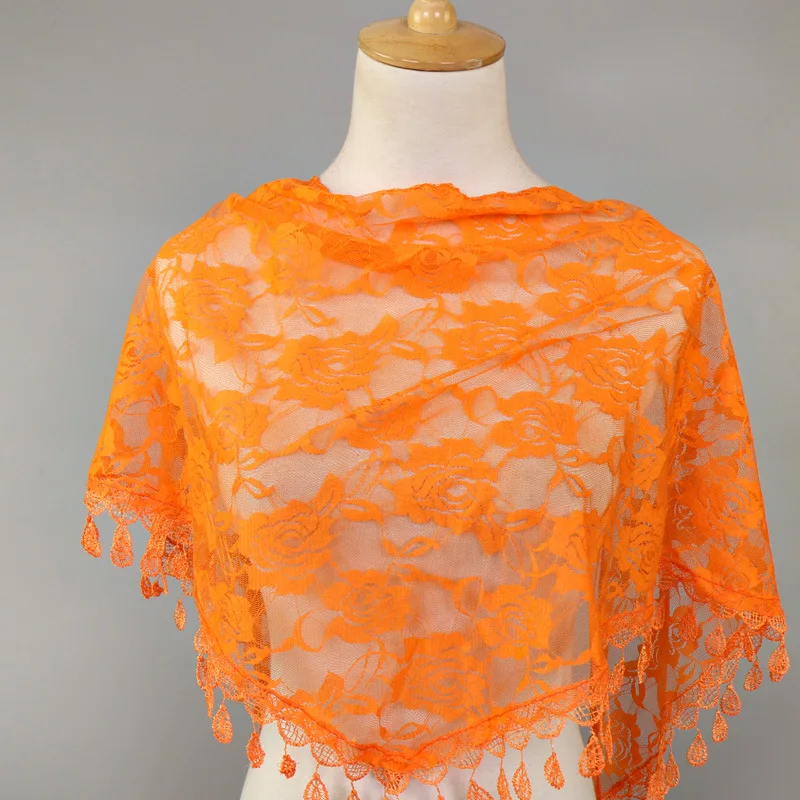 Женский кружевной шарф однотонный треугольный с кисточками тонкий прозрачный