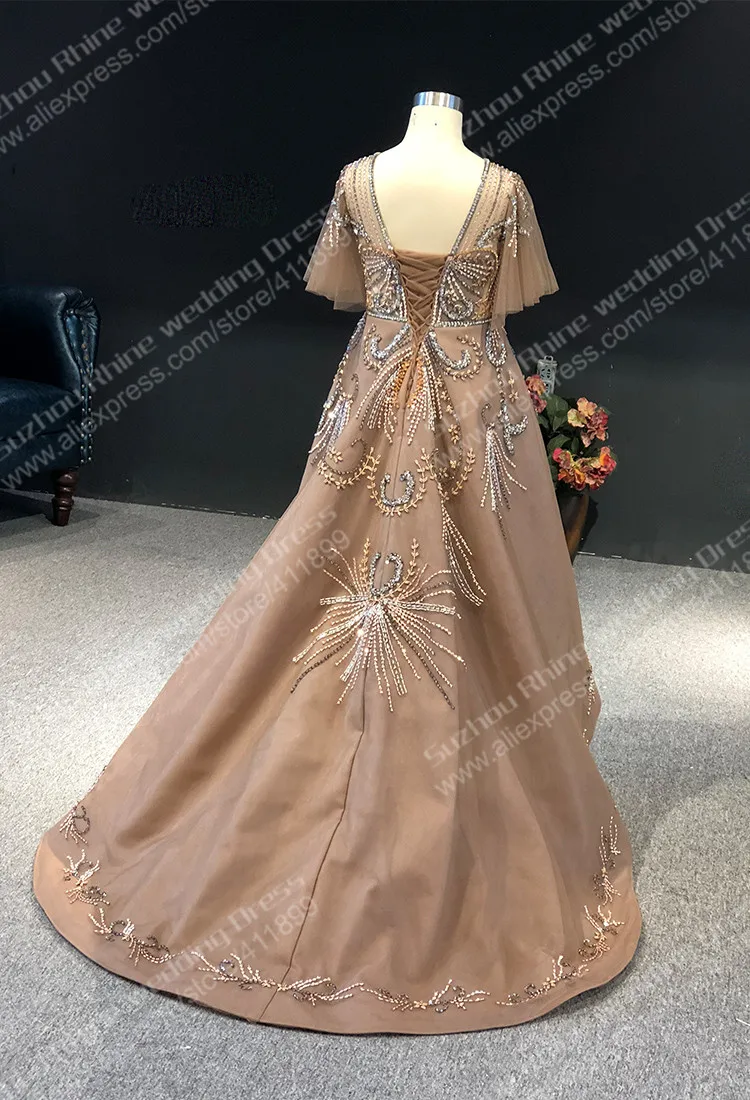 Рисунок 5 - Роскошные платья с V-образным вырезом