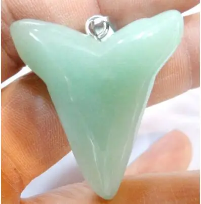 Натуральный драгоценный камень кварц кристалл тигровый глаз бирюзой и зубами