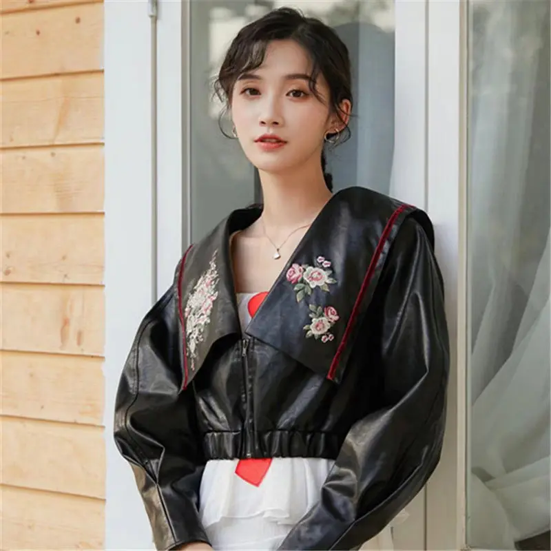 Куртка женская с вышивкой и воротником укороченный пиджак из искусственной кожи