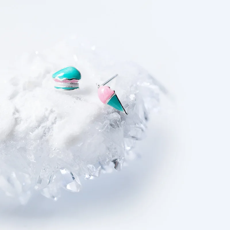 Серьги гвоздики Асимметричные из серебра 100% пробы с изображением