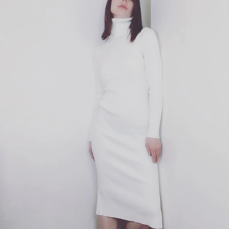 Женское трикотажное платье свитер с разрезом по бокам облегающий джемпер