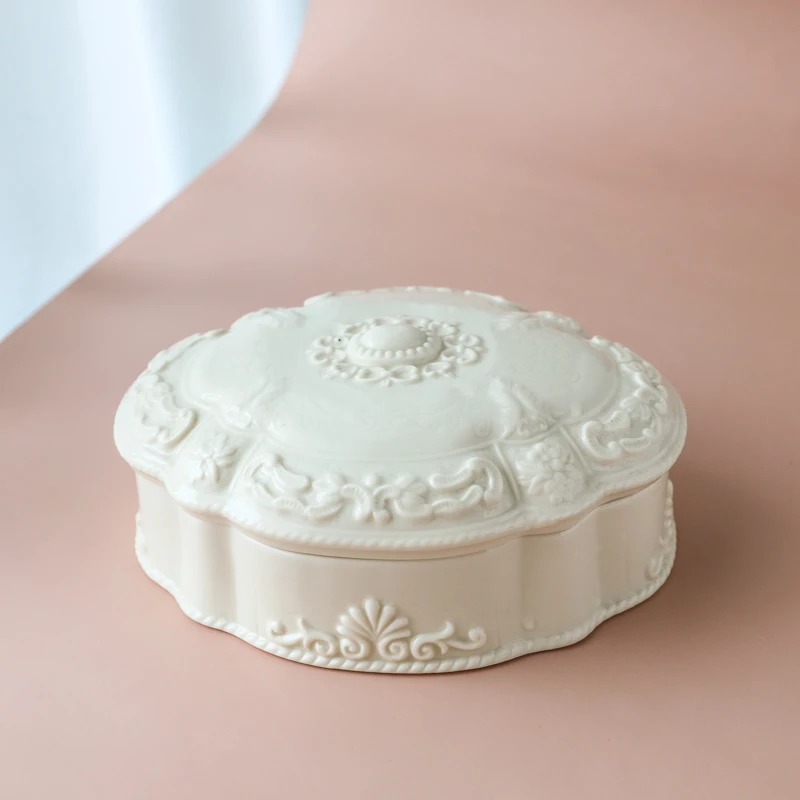 home decoration wedding decoration European Ceramic retro cream relief jewelry storage box / storage can / home furnishings
