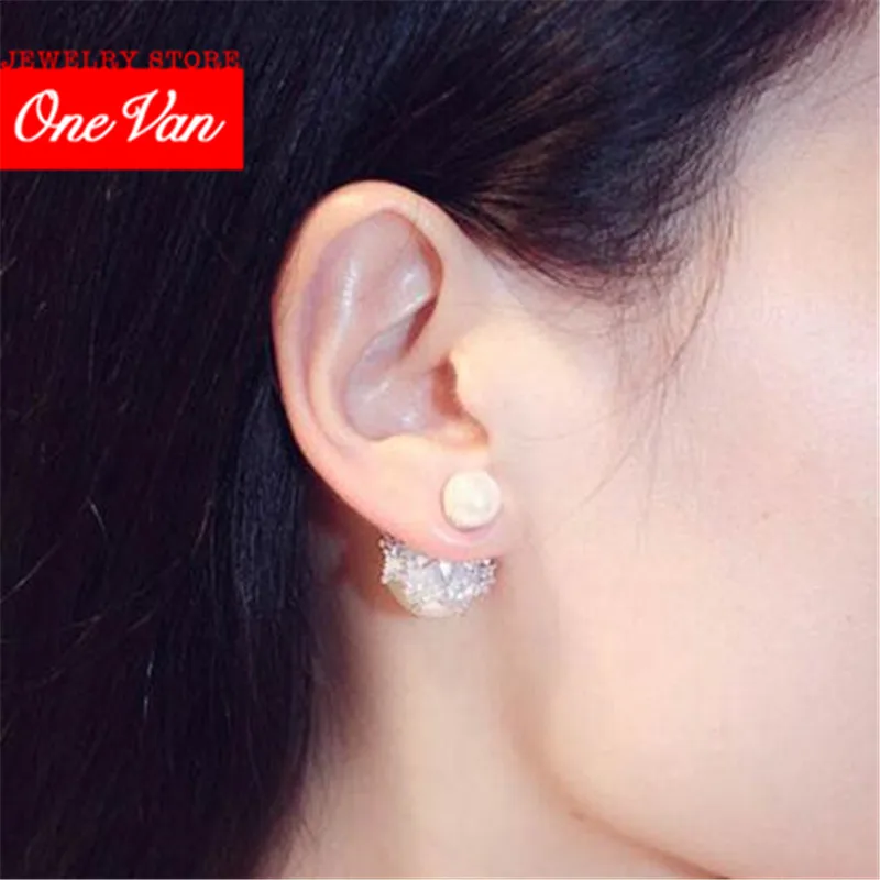 

2020 Fashion Two pearl princess white earrings with zircon sparkle temperament firefly earrings earrings earrings for women