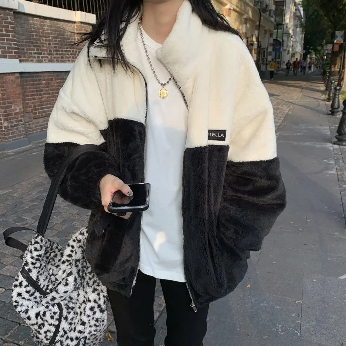 

Black and White Contrast Embroidery Warm Thickened Loose Coat Winter Design Plush Top Women's Wear