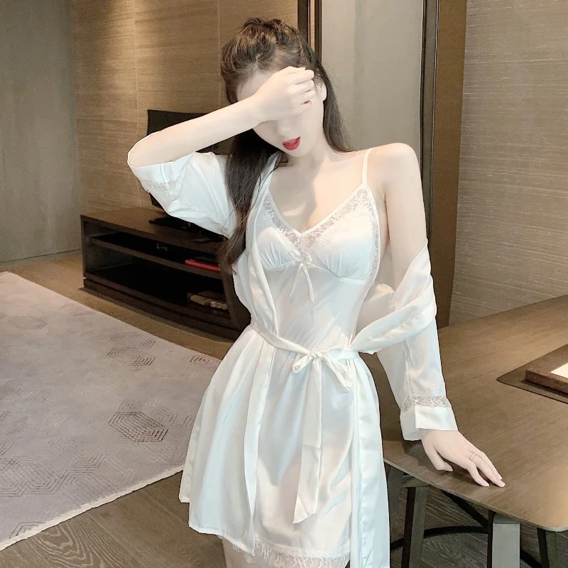 

Женское вечернее платье средней длины, с длинным рукавом