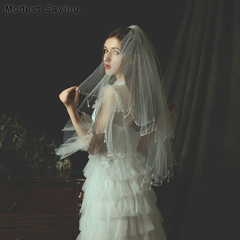 

Delicate 0cm Short 2 Layers Wave Beaded Edge Wedding Veils 2019 with Comb Elegant Pearls Tassel Bridal Veils Wedding Accessories