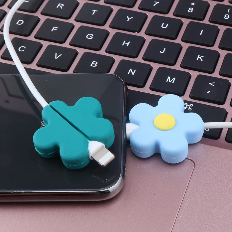Защитный зарядный кабель с антивандальным цветочным узором для iPhone с защитой USB-провода от укусов и организатором обмотки провода.
