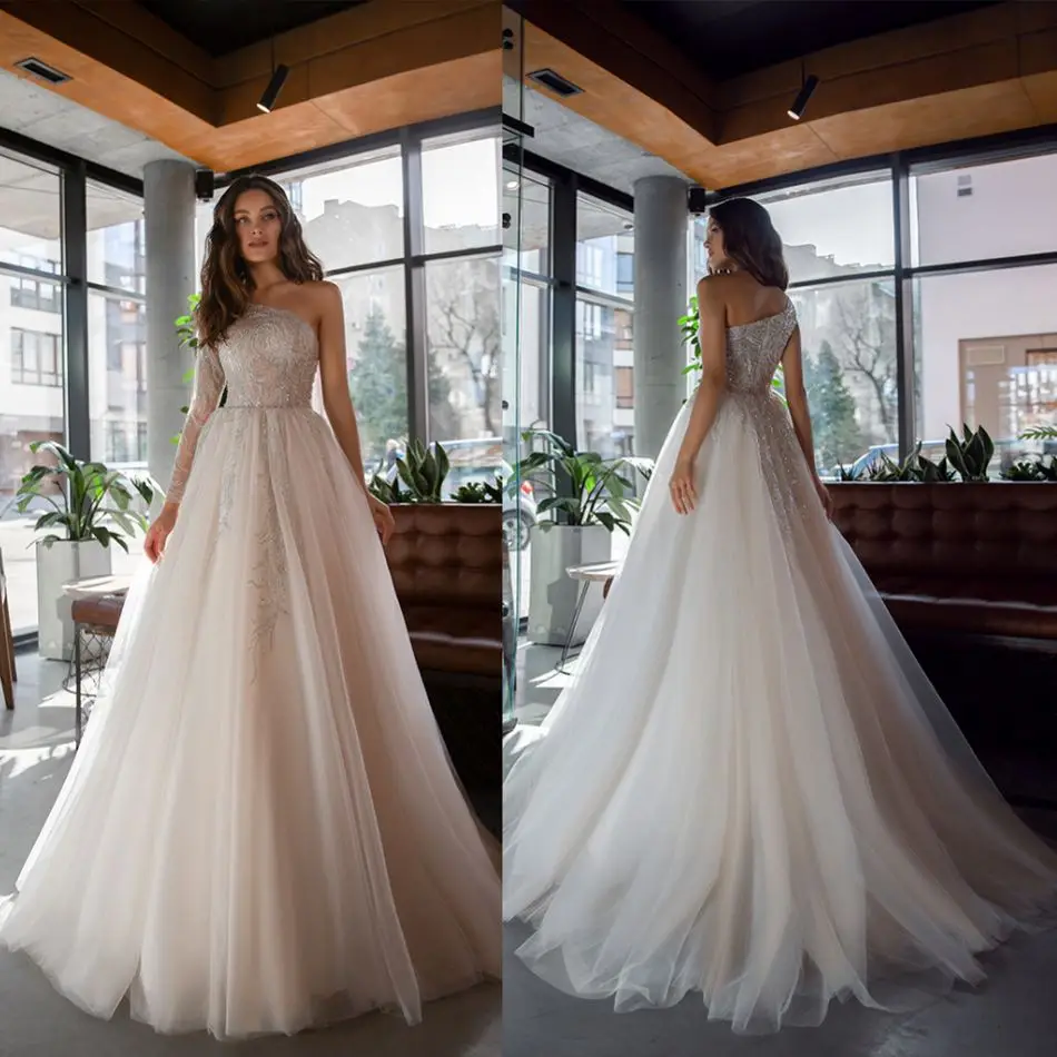 Купи 2020 Fashion Wedding Dresses One-Shoulder Long Sleeves Applique Lace Bridal Gowns Custom Made Sweep Train Beach Wedding Dress за 10,709 рублей в магазине AliExpress