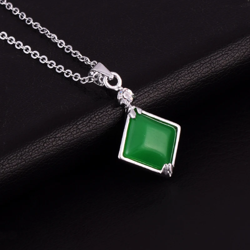 Очаровательная Женская подвеска с зеленым камнем квадратной формы красивые