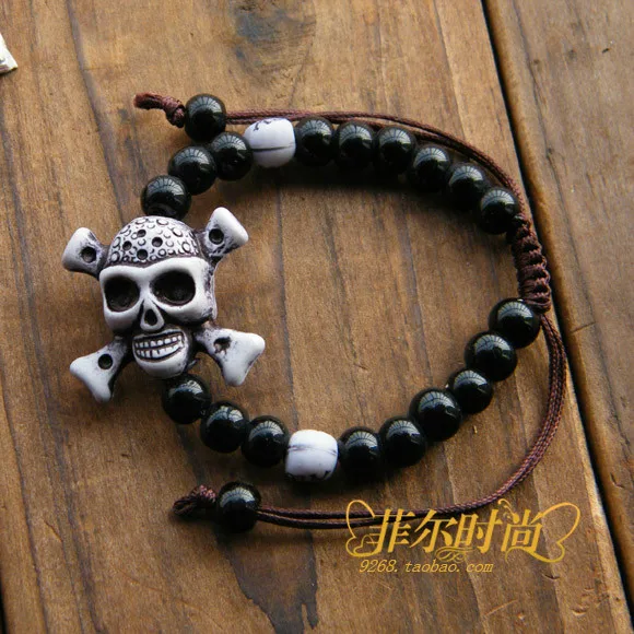 Подарок на Хэллоуин браслет с бусинами в виде пиратского черепа украшения