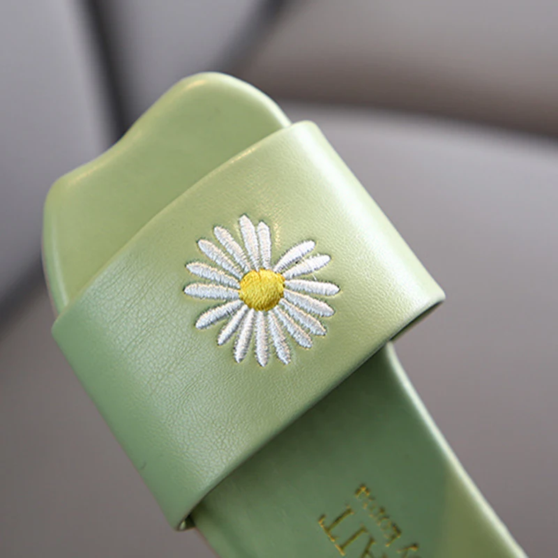 Обувь для девочек Тапочки с цветочным рисунком и ромашками Квадратные тапочки