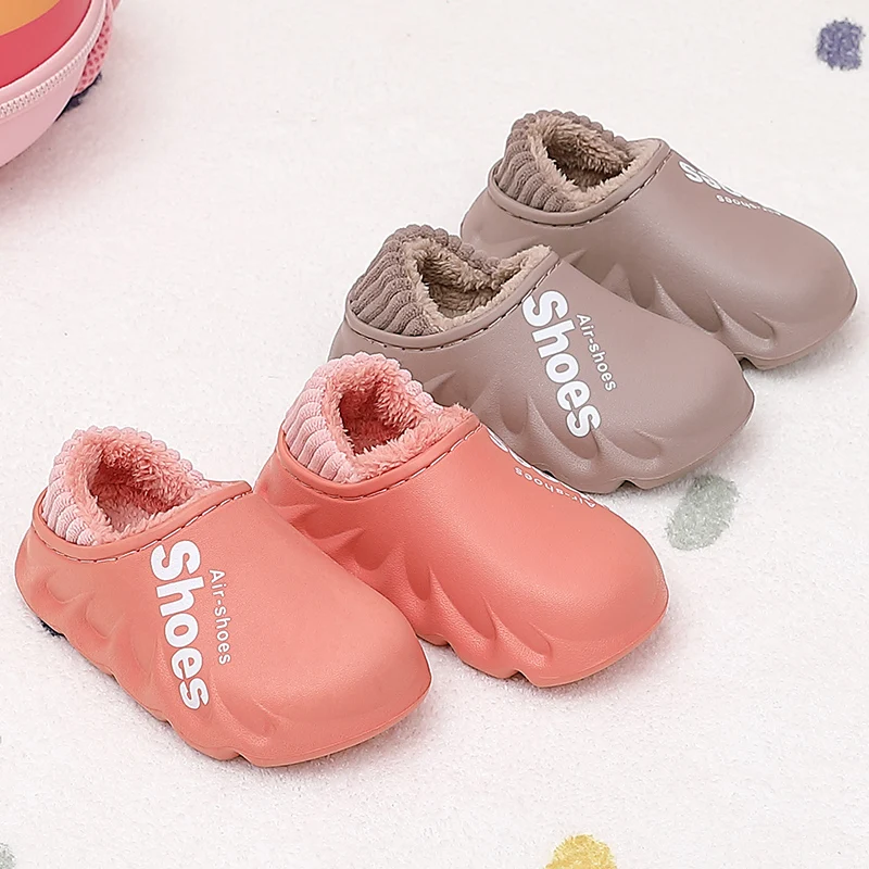 

Уличные зимние водонепроницаемые детские тапочки, теплые Нескользящие плюшевые хлопковые тапочки с алфавитом для девочек и мальчиков, дом...